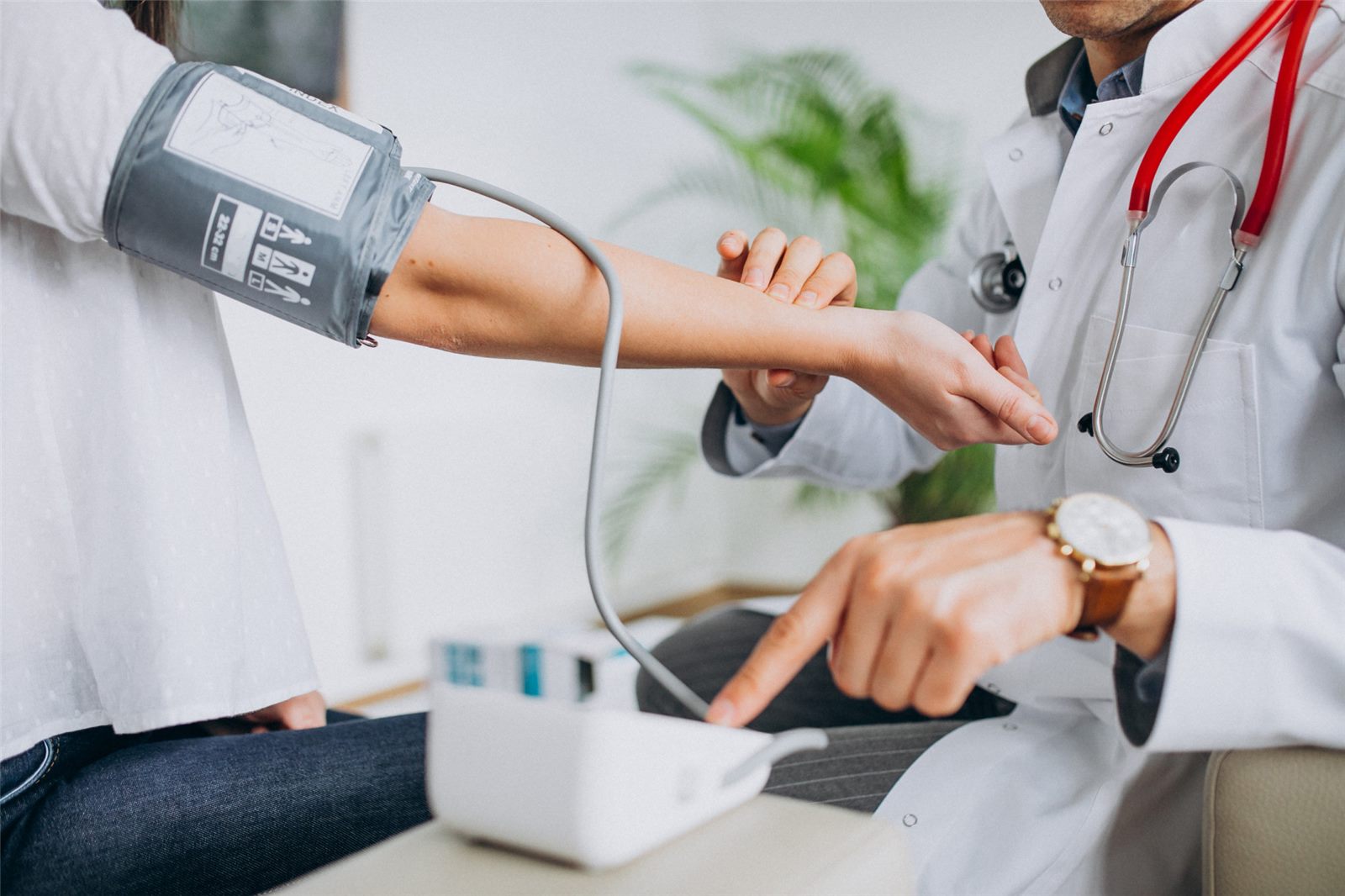 Doctor checking a patient&rsquo;s blood pressure